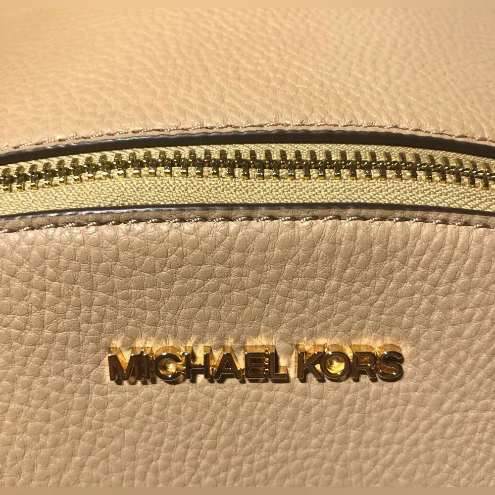 🆕MICHAEL KORS JET SET MD W/chain Non-leather Vegan Material